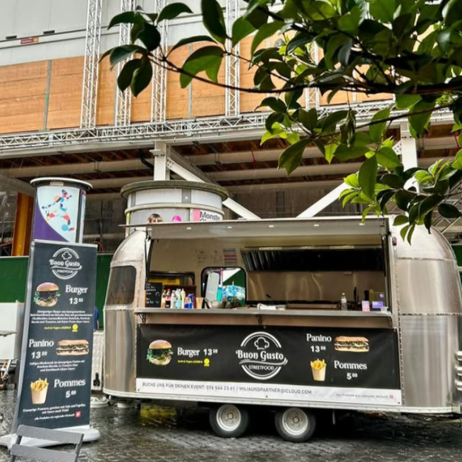 Bild Foodruck und Gebäude im Hintergrund